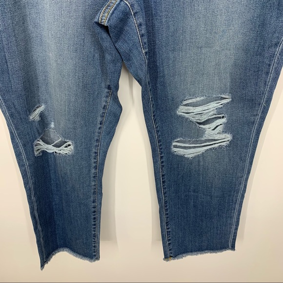 Universal Thread Vintage Stretch Distressed High Rise Slim Straight Crop Jeans - Picture 4 of 16